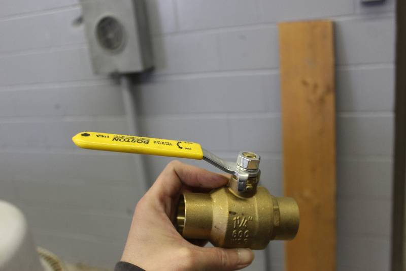 lot 73 image: Boston Metal Products 1-14in. Forged Brass CxC Ball Valve
