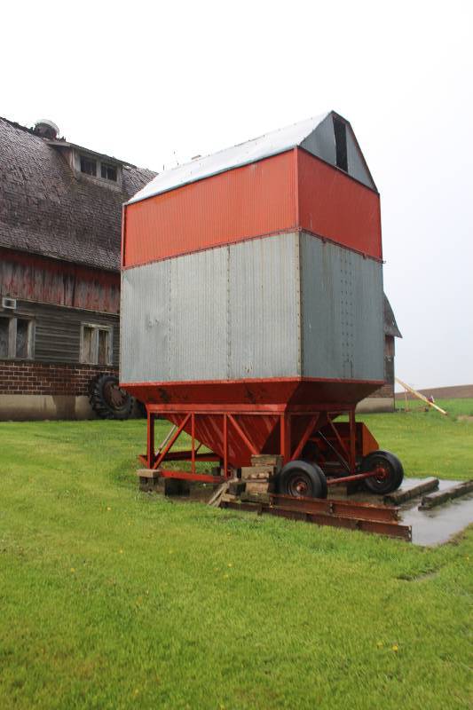 lot 89 image: 900 Bushel Wet Holding Bin