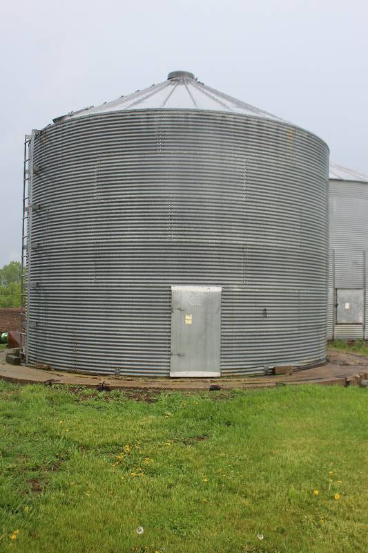 lot 91 image: Grain Bin  26-foot diameter, holds approximately 6,000 BU