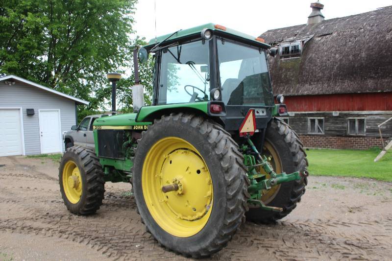 lot 81 image: 1989 John Deere 3155 Tractor MFWD