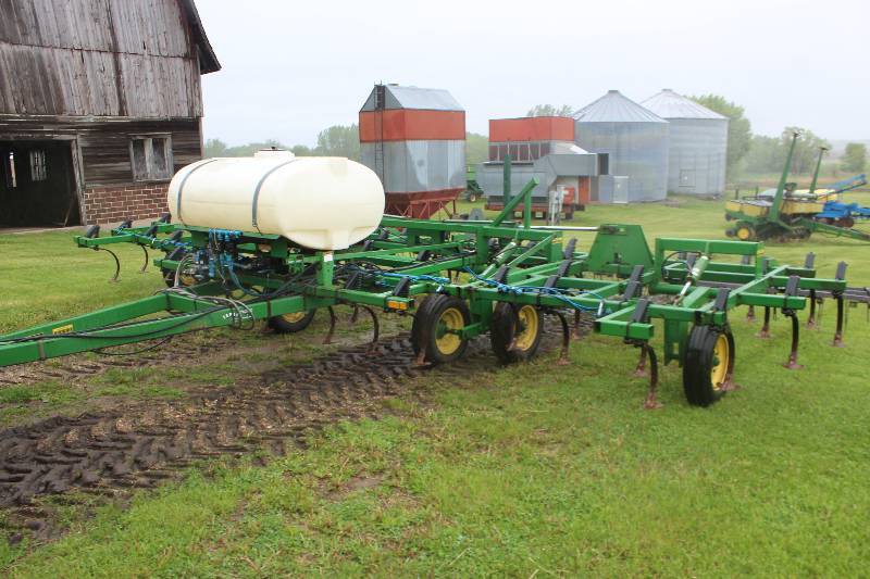 John Deere 960 Series Integral Field Cultivator with Bulk Fertilizer Tank Howard Lake Farm