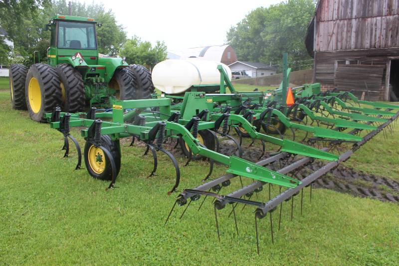 John Deere 960 Series Integral Field Cultivator with Bulk Fertilizer Tank Howard Lake Farm