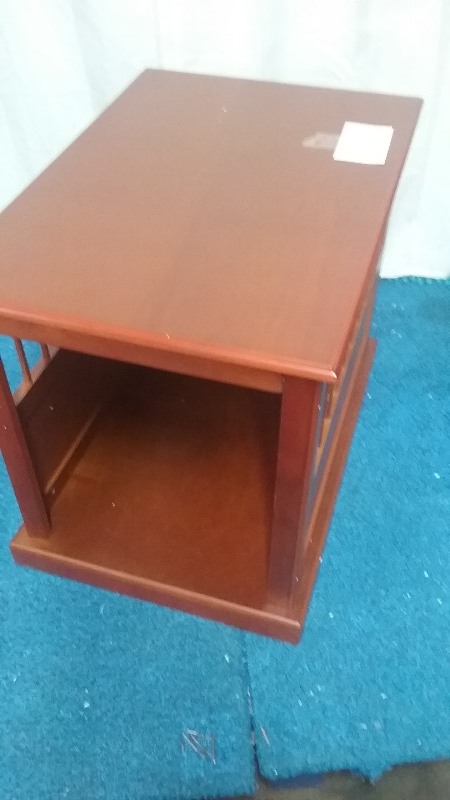 lot 5 image: 24 End Table,