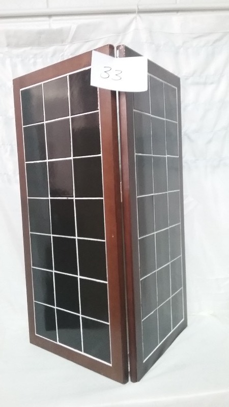 lot 33 image: Tiled Hinged Divider
