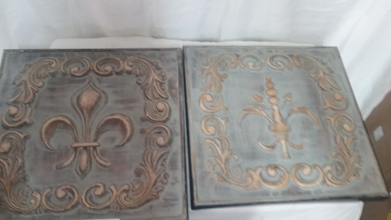 lot 50 image: Distressed Tin Decor