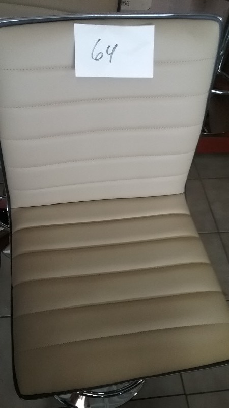 lot 64 image: 2 Unit Swivel Bar Stool