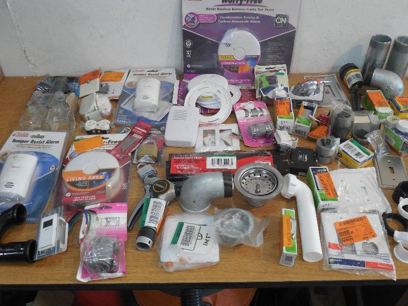 lot 15 image: ASSORTED BOX LOT OF GOODIES