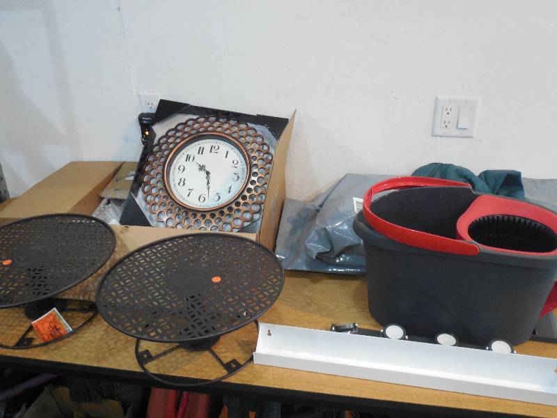 lot 17 image: ASSORTED LOT