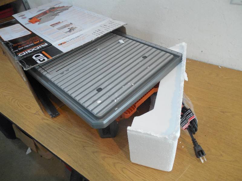 lot 14 image: RIDGID 7 in. Job Site Wet Tile Saw
