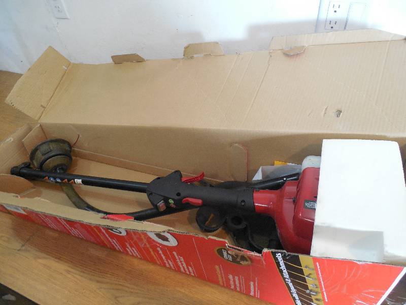 lot 52 image: Toro 2-Cycle 25.4cc Attachment Capable Curved Shaft Gas String Trimmer