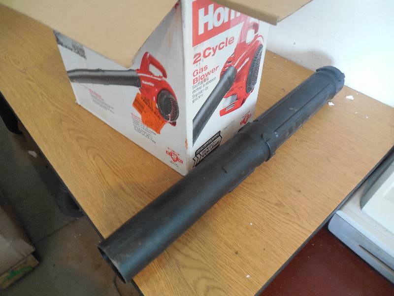 lot 62 image: Homelite 150 MPH 400 CFM 2-Cycle Handheld Gas Leaf Blower