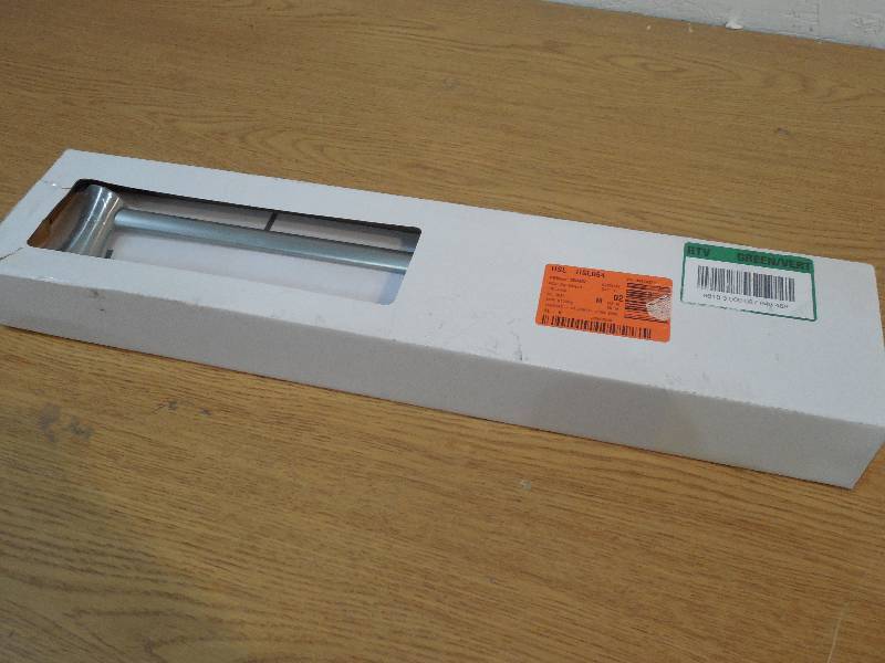 lot 90 image: 24 TOWEL BAR