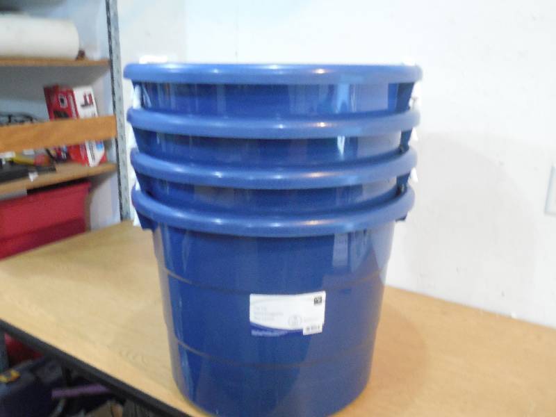 lot 94 image: HOMZ 18 Gal. Rope Handle Tub in Blue (4-Pack)
