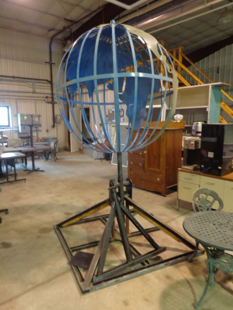 Metal Frame Globe