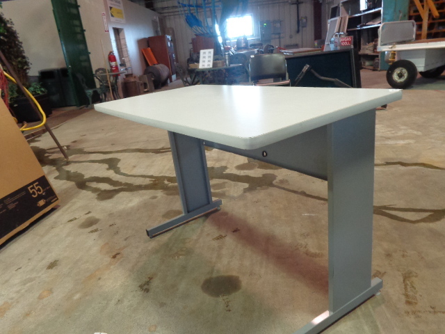 Metal desk or workstation