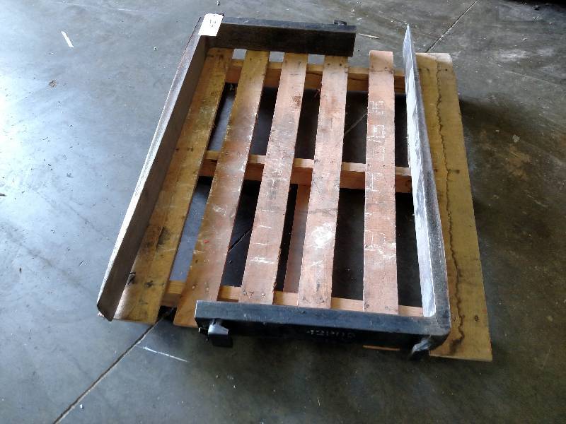 lot 29 image: 4 x 42 Forks...