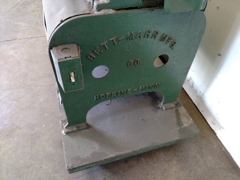 lot 32 image: Bett Marr Model 24S Rolling Metal C...