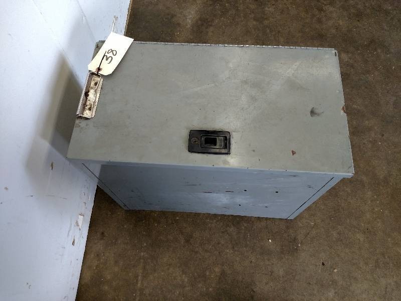 lot 38 image: Van Tool BoxOrganizer, 23 x 12 x 1...