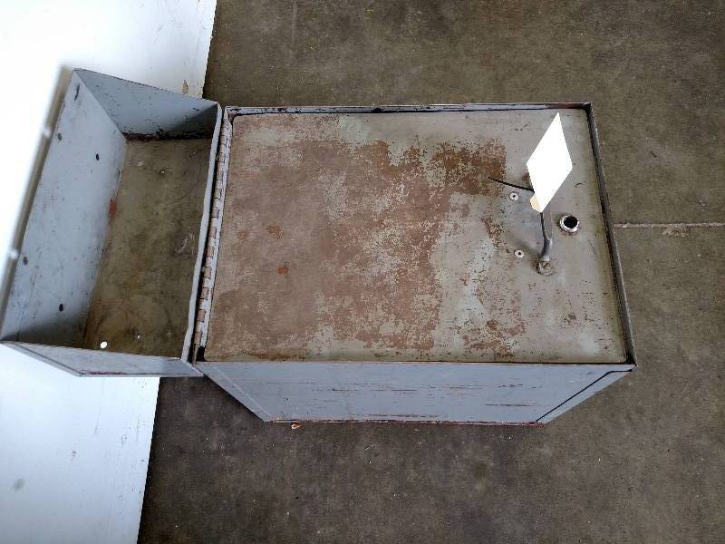 lot 39 image: Van Tool BoxOrganizer, 25 x 13 x 1...