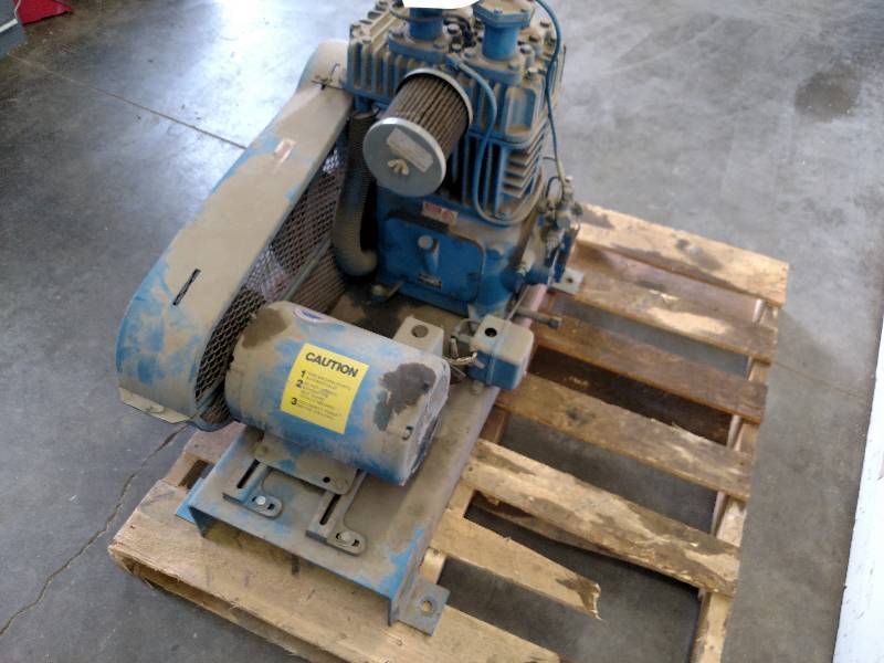 lot 40 image: Quincy 325-100 Air Compressor, 5 hp...