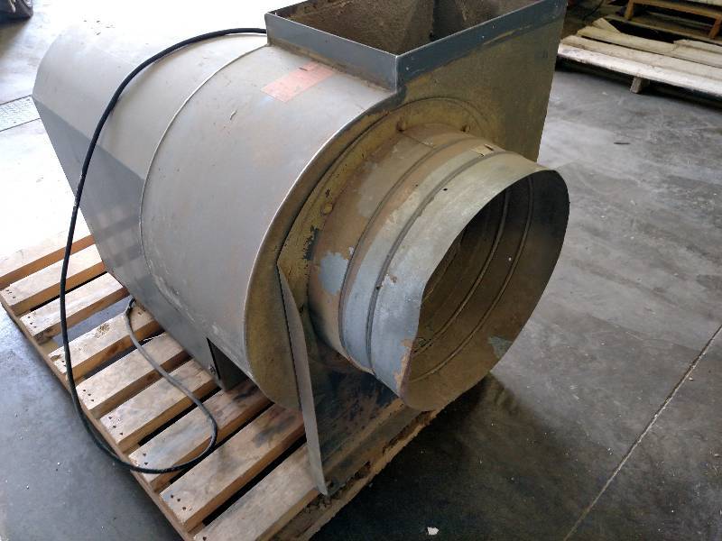 lot 42 image: Dayton 3C073A 15 Blower, Works...