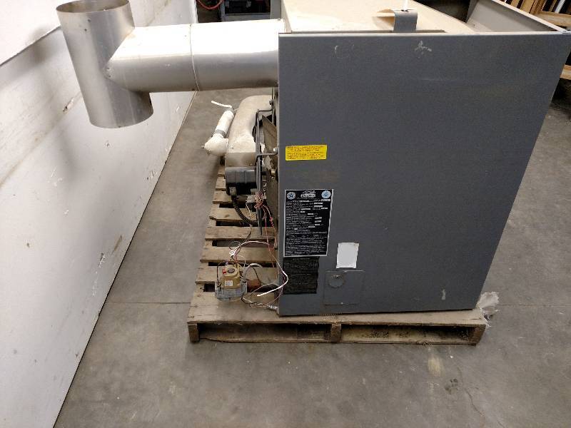 lot 50 image: Dayton 3E243A 150,000 BTU LP Gas Fu...