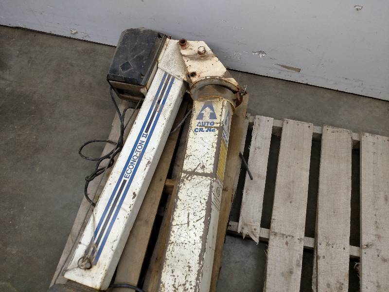 lot 53 image: Auto Crane Econo-Ton II, 2000 lb. C...