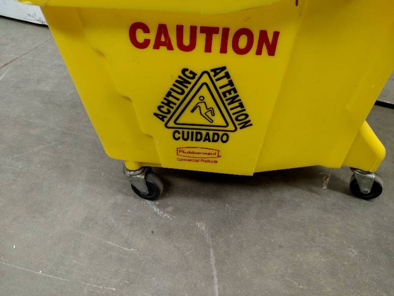 lot 71 image: Rubbermaid Mop Bucket with Mop...