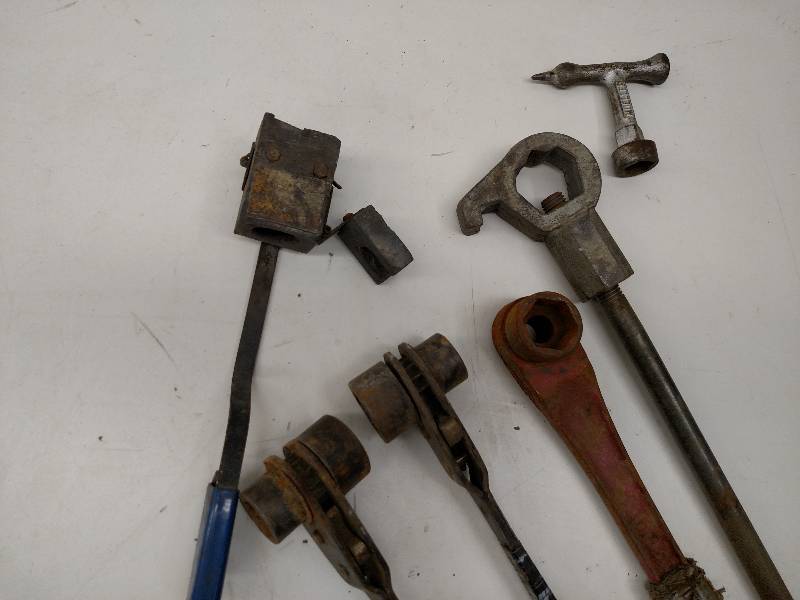 lot 93 image: Asstd Tools...