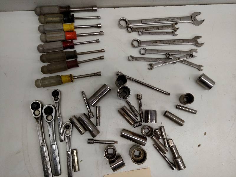 lot 101 image: Asstd Craftsman Tools...