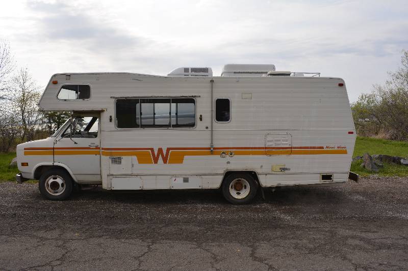 lot 2 image: 1977 Winnebago Mini-Wini
