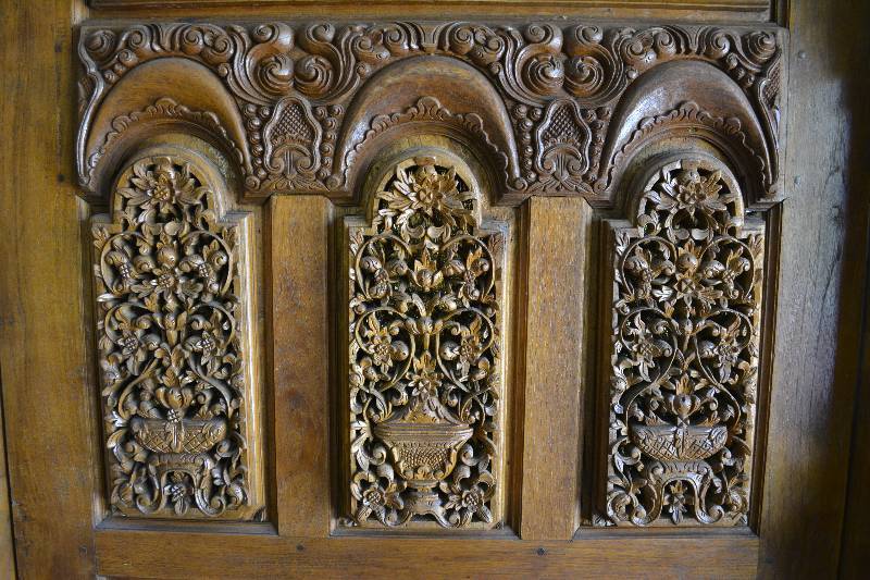 lot 16 image: Indonesian Decorative Wall...World Class