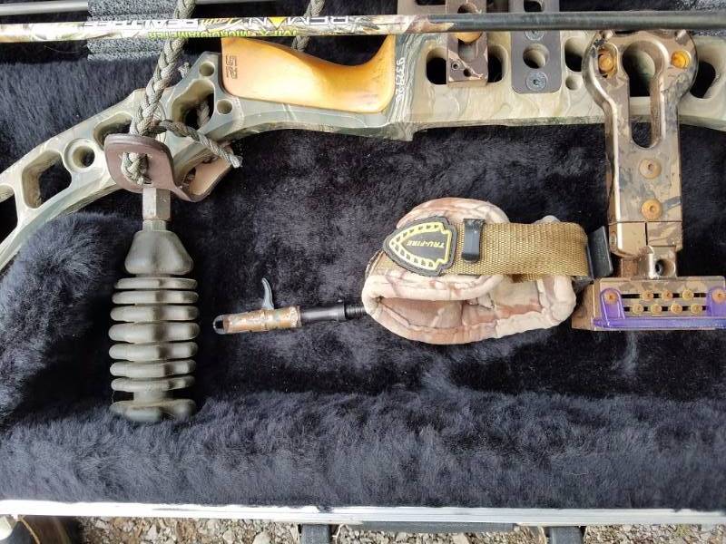 lot 22 image: Matthews Compound Bow Set With Case and Accessories