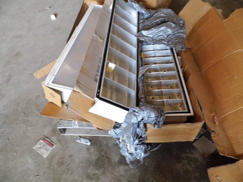 4 - New 1x4 2 Lamp Fiztures
