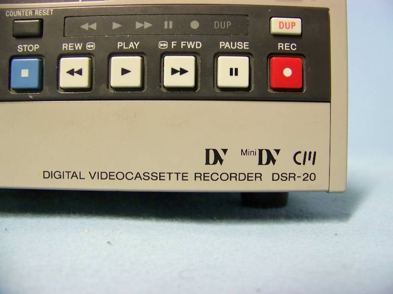 lot 22 image: Sony Mini DV DSR-20 Professional Digital Videocassette PlayerRecorder