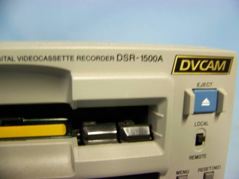 lot 21 image: Sony DVCAM Professional Video Videocassette Recorder DSR-1500A