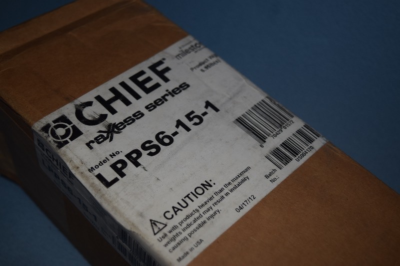 lot 86 image: New in Box  6-Duplex (12-Outlet), 15-amp 120V IndustrialCommercial-Grade AC Power Strip with Cord