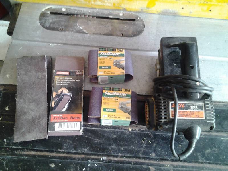lot 15 image: Skil 3 Inch Belt Sander With Belts