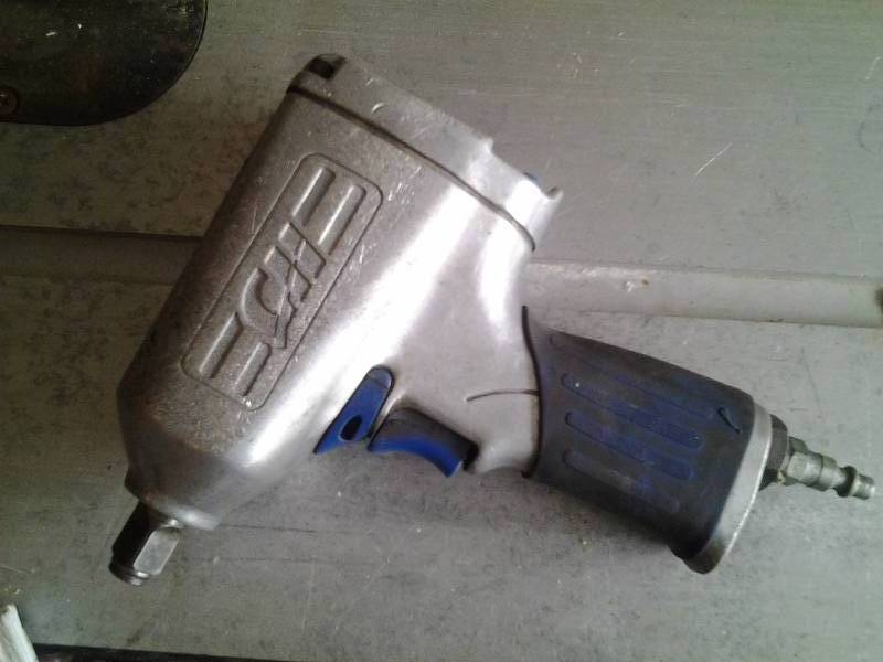 lot 23 image: Campbell Hausfeld 12 Inch Impact Tool