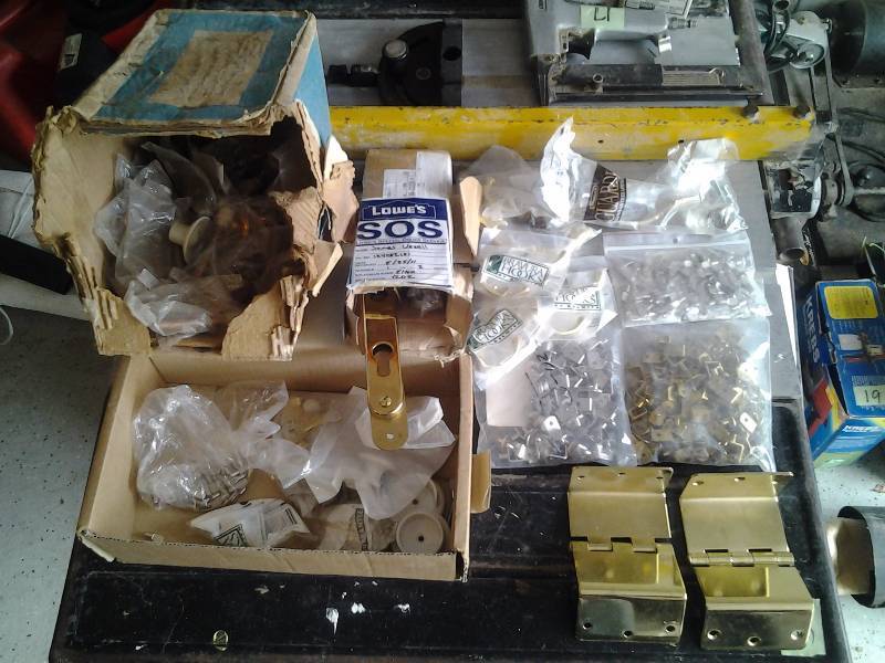lot 24 image: Assorted Door & Shelf Hardware