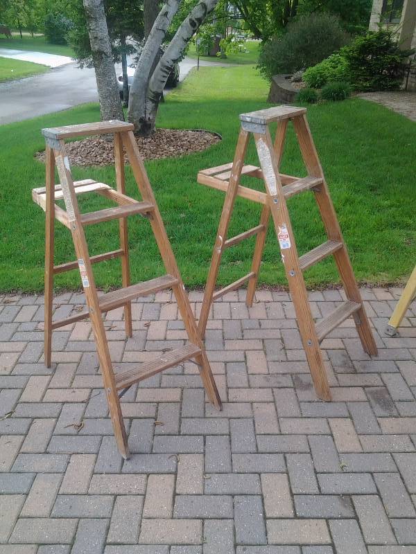 lot 27 image: 2-4 Foot Wood Step Ladders
