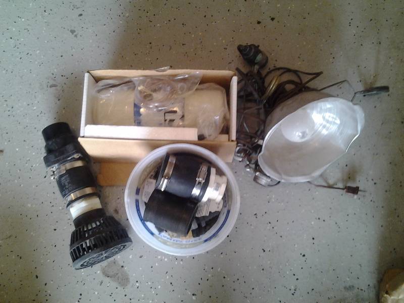 lot 38 image: Plumbing Related & Work Lights