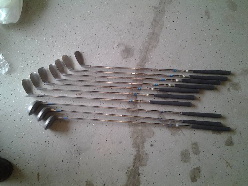 lot 44 image: Lady Hogan Irons & Woods Golf Clubs
