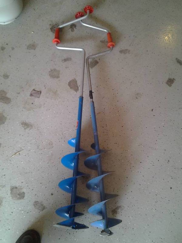 lot 45 image: 2-Hand Ice Augers