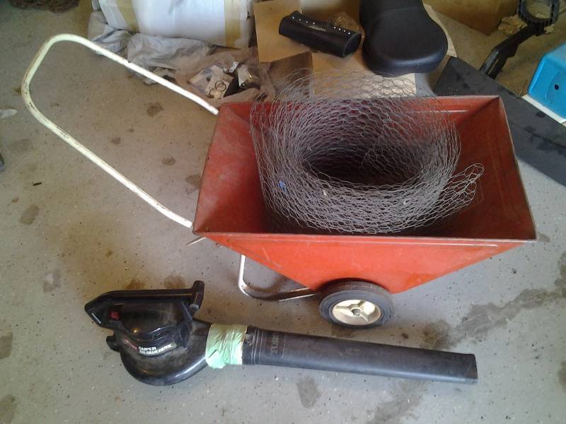 lot 61 image: Toro Blower, Yard Cart, Chicken Wire