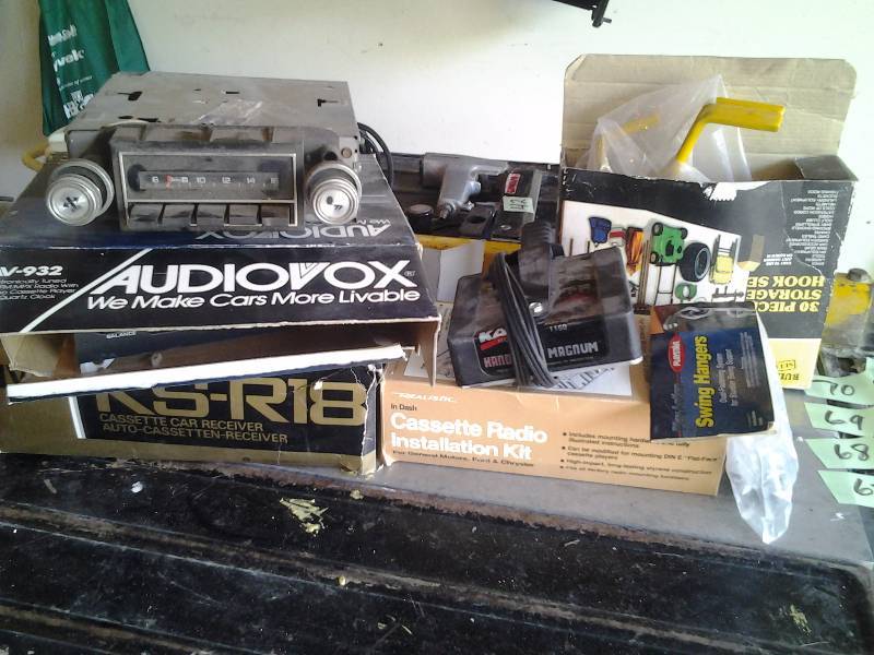 lot 67 image: Vintage GM Car Radios, Magnet Heater