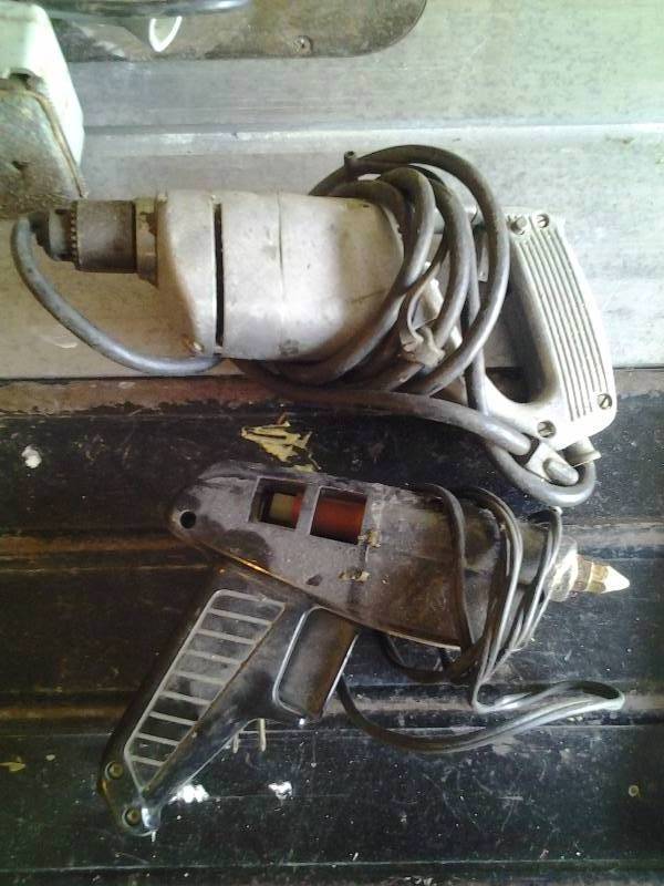 lot 70 image: 38 Inch Drill, Glue Gun