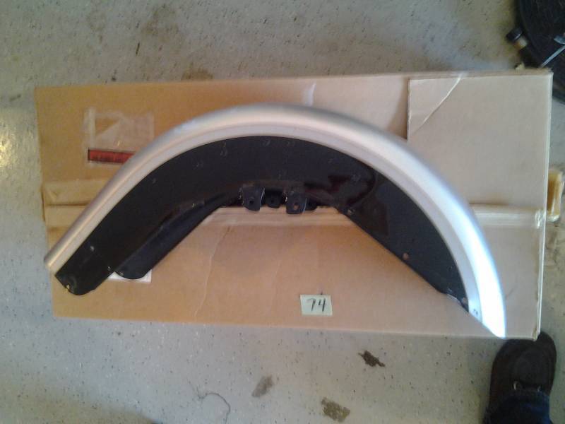 lot 74 image: Harley Davidson 2003 Anniversary Edition Heritage Softail Fender