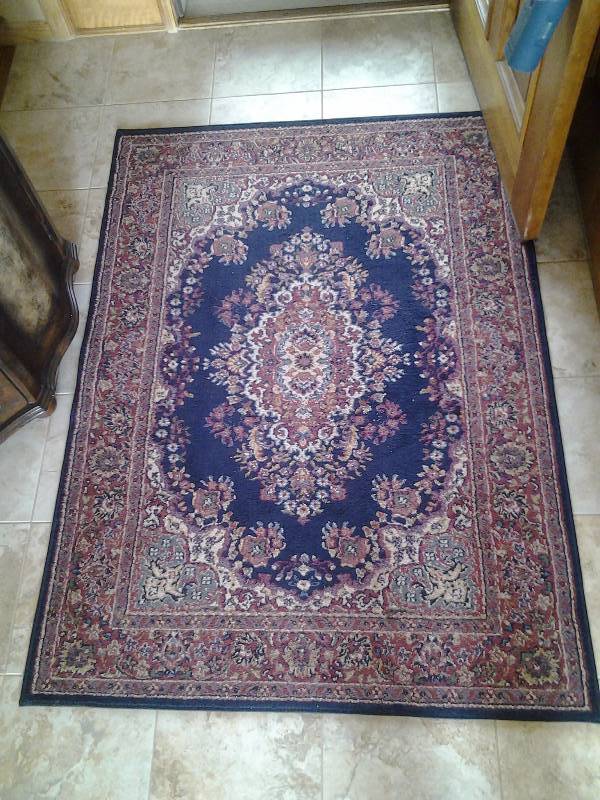 lot 97 image: Area Rug 46x64