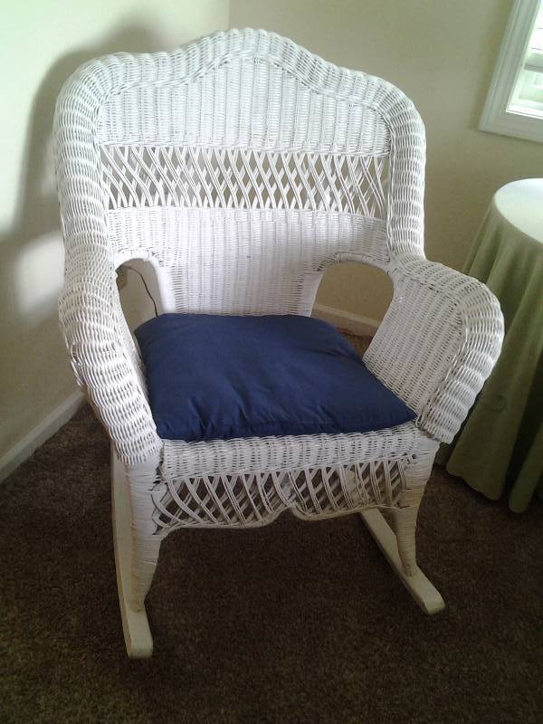 lot 103 image: White Wicker Rocking Chair